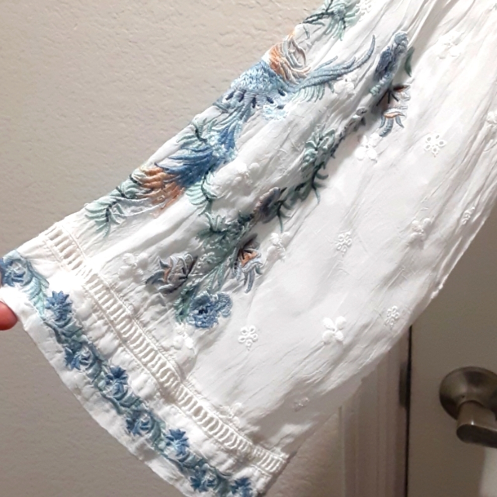 Johnny Was White Embroidered V-Neck Tunic with Blue and Tan Floral Motif - Picture 4 of 5